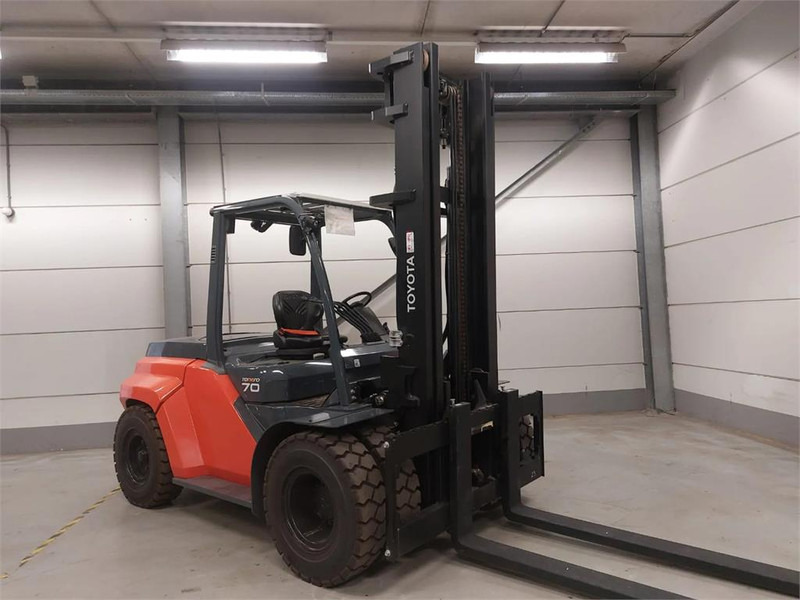 Toyota 8FD70F - Diesel heftruck: afbeelding 3 Toyota 8FD70F - Diesel heftruck: afbeelding 3