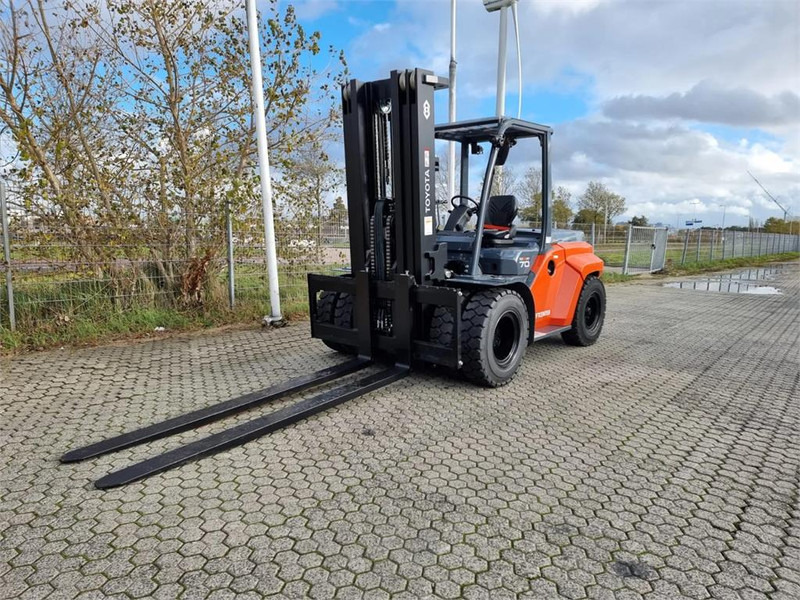 Toyota 8FD70F - Diesel heftruck: afbeelding 4 Toyota 8FD70F - Diesel heftruck: afbeelding 4