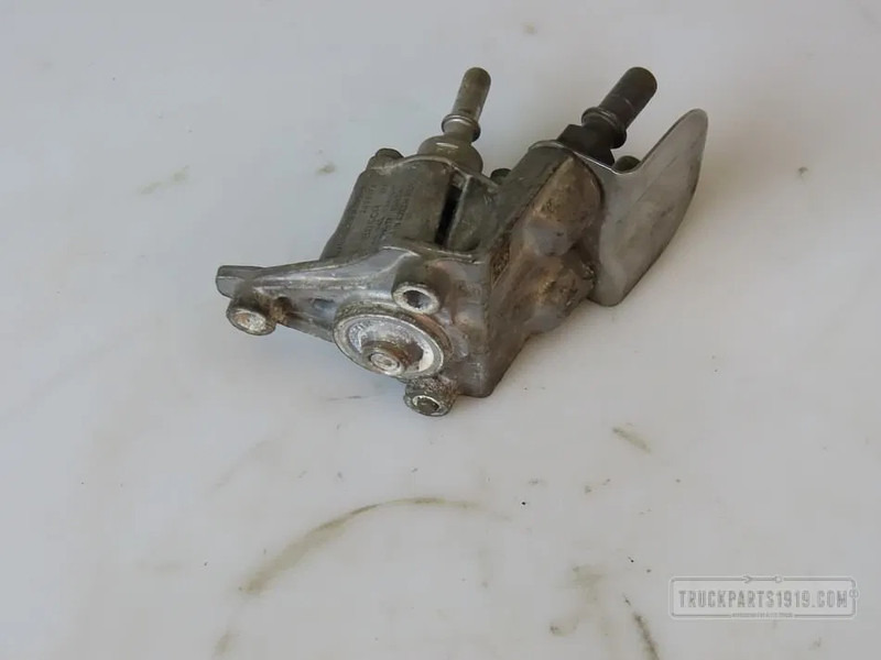 DAF 1819798 AdBlue doseer module DAF - Geluiddemper/ Uitlaatsysteem voor Vrachtwagen: afbeelding 2 DAF 1819798 AdBlue doseer module DAF - Geluiddemper/ Uitlaatsysteem voor Vrachtwagen: afbeelding 2