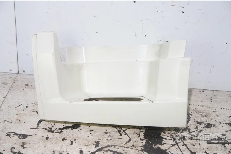 DAF Body & Chassis Parts Opstapbak Li. DAF CF 85 - Treeplank voor Vrachtwagen: afbeelding 1 DAF Body & Chassis Parts Opstapbak Li. DAF CF 85 - Treeplank voor Vrachtwagen: afbeelding 1