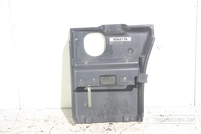 Scania R Body & Chassis Parts Instapframe Li. Scania - Treeplank voor Vrachtwagen: afbeelding 1 Scania R Body & Chassis Parts Instapframe Li. Scania - Treeplank voor Vrachtwagen: afbeelding 1