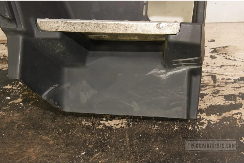Volvo Body & Chassis Parts Instapbak Re VOLVO FH 13 - Treeplank voor Vrachtwagen: afbeelding 2 Volvo Body & Chassis Parts Instapbak Re VOLVO FH 13 - Treeplank voor Vrachtwagen: afbeelding 2