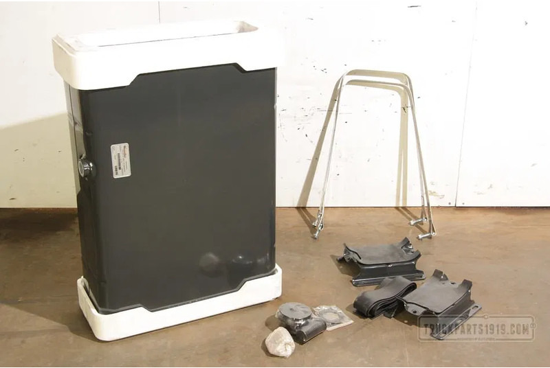 ZF NSOF0135086RC00 Hydr. tank achter cab 135 Ltr - Hydraulica voor Vrachtwagen: afbeelding 1 ZF NSOF0135086RC00 Hydr. tank achter cab 135 Ltr - Hydraulica voor Vrachtwagen: afbeelding 1