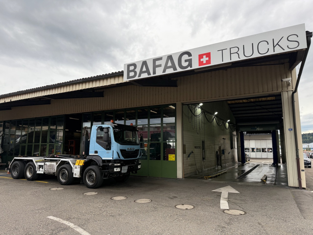 IVECO 340T45 Trakker 8x4 - Haakarmsysteem vrachtwagen: afbeelding 2 IVECO 340T45 Trakker 8x4 - Haakarmsysteem vrachtwagen: afbeelding 2