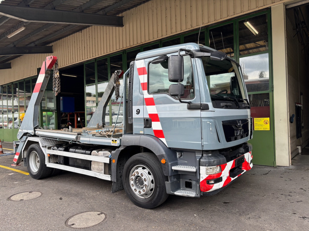 MAN TGM 18.340 - Portaalarmsysteem vrachtwagen: afbeelding 1 MAN TGM 18.340 - Portaalarmsysteem vrachtwagen: afbeelding 1