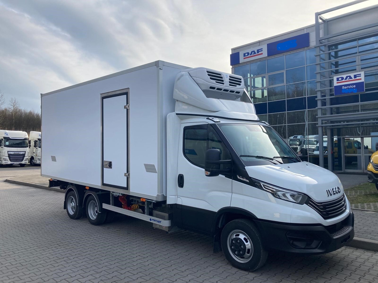 IVECO Daily BE-Truck 35S18H A8 180 PS Kühlkoffer 7.000kg Gesamtgewicht - Koelwagen vrachtwagen: afbeelding 4 IVECO Daily BE-Truck 35S18H A8 180 PS Kühlkoffer 7.000kg Gesamtgewicht - Koelwagen vrachtwagen: afbeelding 4