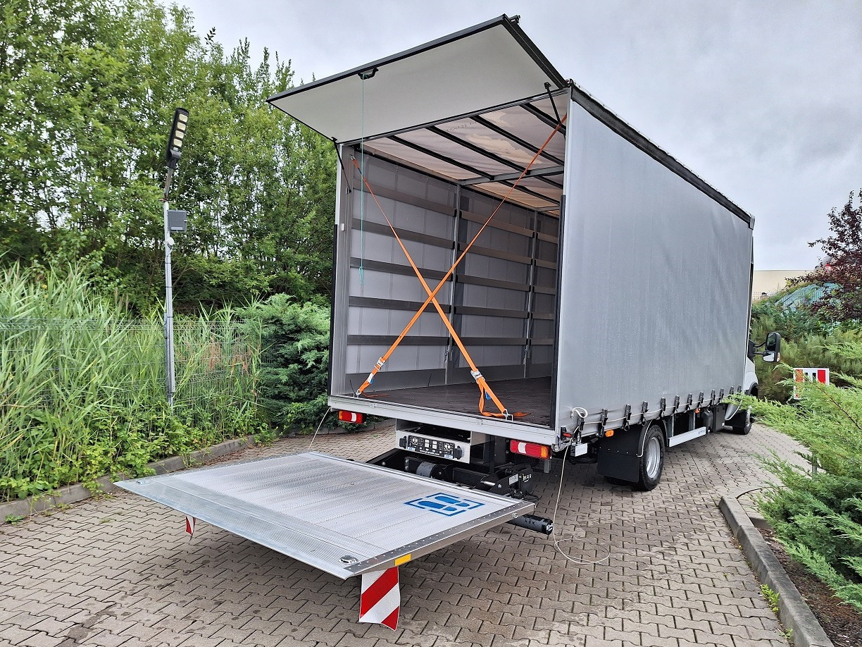 Iveco Daily 70C18A8 Backsleeper  BÄR - Schuifzeilen bestelwagen: afbeelding 5 Iveco Daily 70C18A8 Backsleeper  BÄR - Schuifzeilen bestelwagen: afbeelding 5