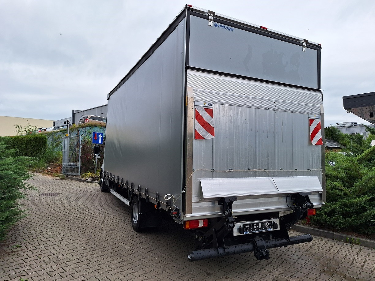 Iveco Daily 70C18A8 Backsleeper  BÄR - Schuifzeilen bestelwagen: afbeelding 2 Iveco Daily 70C18A8 Backsleeper  BÄR - Schuifzeilen bestelwagen: afbeelding 2