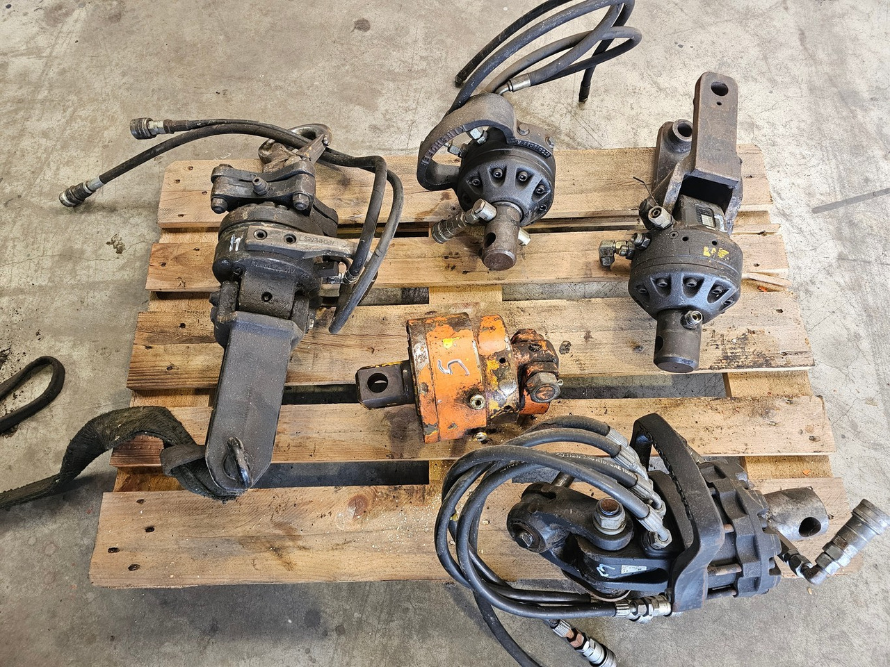 Balt - Palfinger Etc.. Rotators - Aanbouwdeel voor Bouwmachine: afbeelding 1 Balt - Palfinger Etc.. Rotators - Aanbouwdeel voor Bouwmachine: afbeelding 1