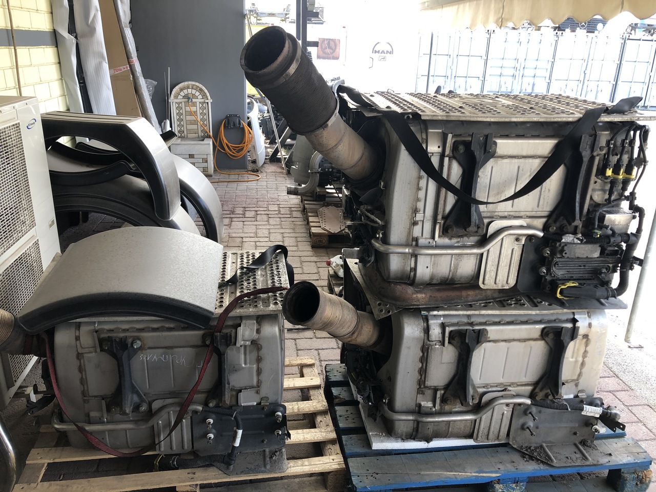 EXHAUST AFTERTREATMENT EURO6-EURO5 MERCEDES ACTROS MP4 - Uitlaatspruitstuk voor Vrachtwagen: afbeelding 5 EXHAUST AFTERTREATMENT EURO6-EURO5 MERCEDES ACTROS MP4 - Uitlaatspruitstuk voor Vrachtwagen: afbeelding 5