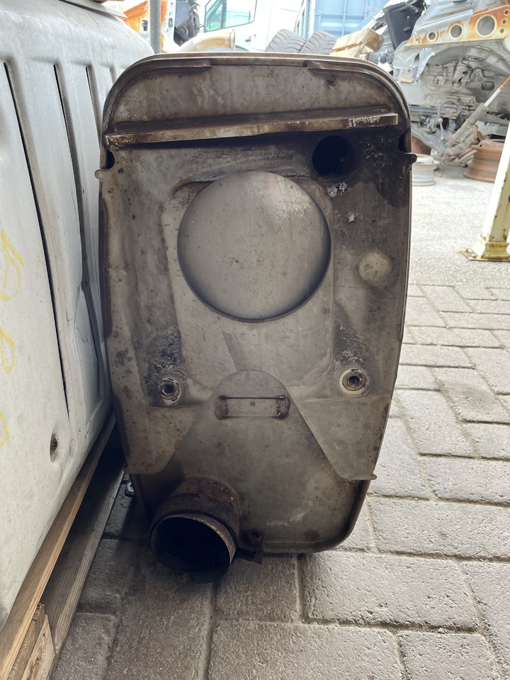 EXHAUST SILENCER WITH CATALYTIC CONVERTER MAN TGA - Geluiddemper/ Uitlaatsysteem voor Vrachtwagen: afbeelding 3 EXHAUST SILENCER WITH CATALYTIC CONVERTER MAN TGA - Geluiddemper/ Uitlaatsysteem voor Vrachtwagen: afbeelding 3