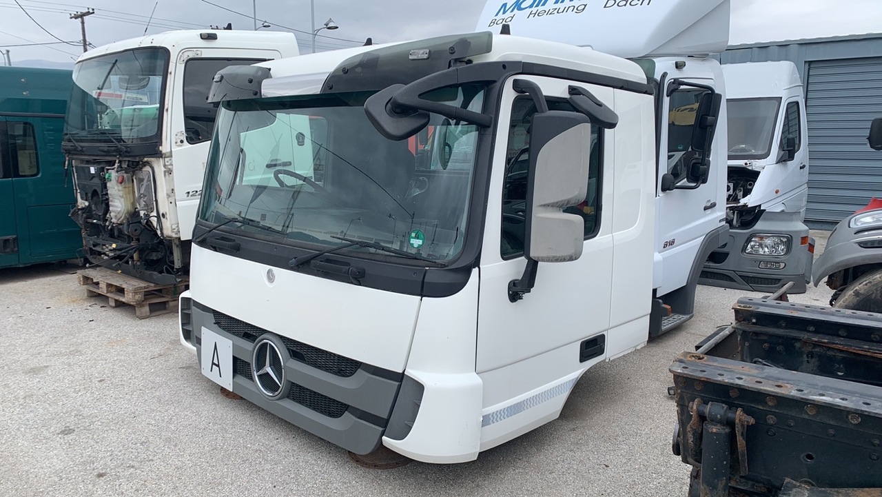 MEDIUM CAB ACTROS MP3 RHD - Cabine en interieur voor Vrachtwagen: afbeelding 2 MEDIUM CAB ACTROS MP3 RHD - Cabine en interieur voor Vrachtwagen: afbeelding 2