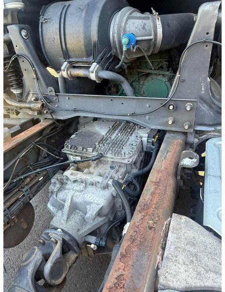 Chassis vrachtwagen Volvo FH460 Globe 2016: afbeelding 11