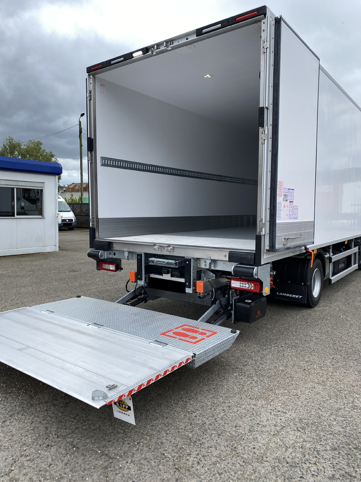 RENAULT D 12 - Koelwagen vrachtwagen: afbeelding 2 RENAULT D 12 - Koelwagen vrachtwagen: afbeelding 2