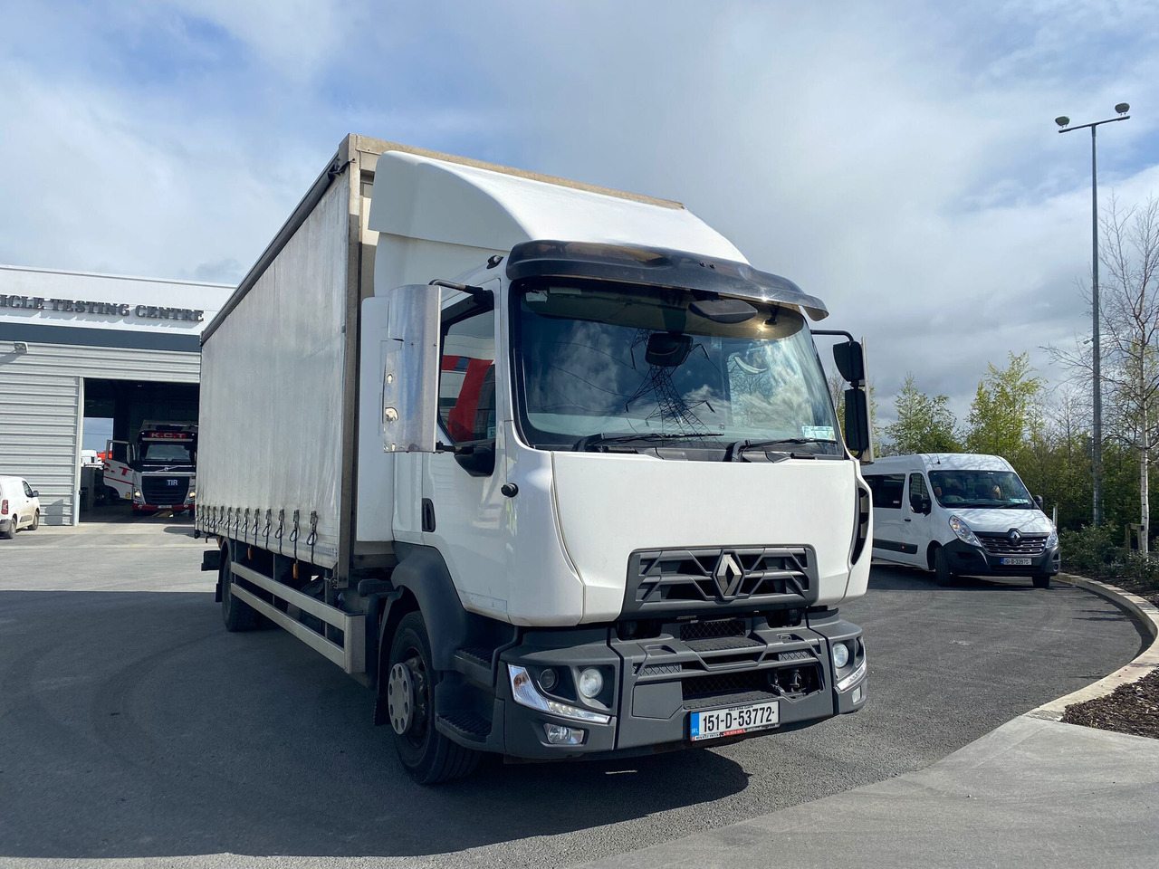 2015 Renault D Med 4×2 250 - Schuifzeilen vrachtwagen: afbeelding 1 2015 Renault D Med 4×2 250 - Schuifzeilen vrachtwagen: afbeelding 1