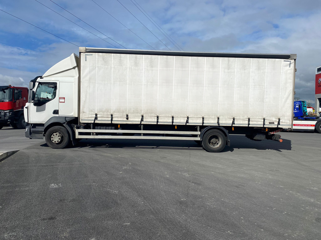 2015 Renault D Med 4×2 250 - Schuifzeilen vrachtwagen: afbeelding 4 2015 Renault D Med 4×2 250 - Schuifzeilen vrachtwagen: afbeelding 4