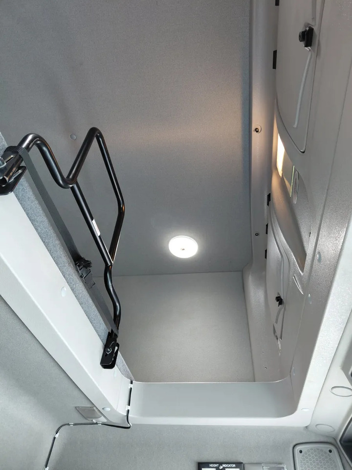 2017 Renault D12 4×2 Double Sleeper Curtainsider - Schuifzeilen vrachtwagen: afbeelding 4 2017 Renault D12 4×2 Double Sleeper Curtainsider - Schuifzeilen vrachtwagen: afbeelding 4