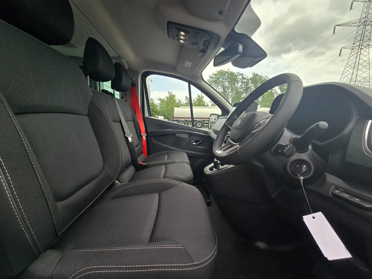 Bestelwagen met dubbele cabine 2025 Renault Trafic Combi 170BHP Auto: afbeelding 21