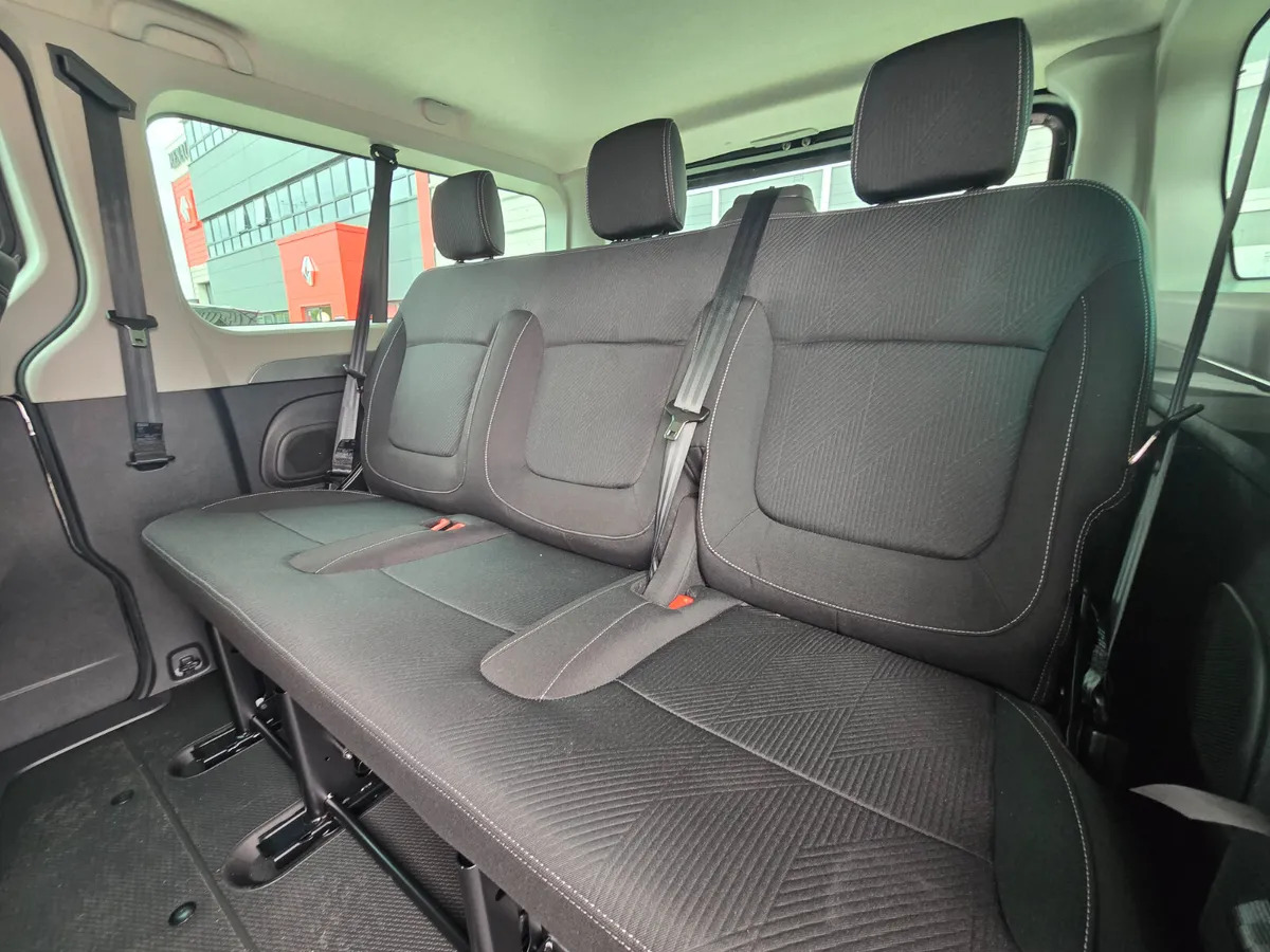 Bestelwagen met dubbele cabine 2025 Renault Trafic Combi 170BHP Auto: afbeelding 16