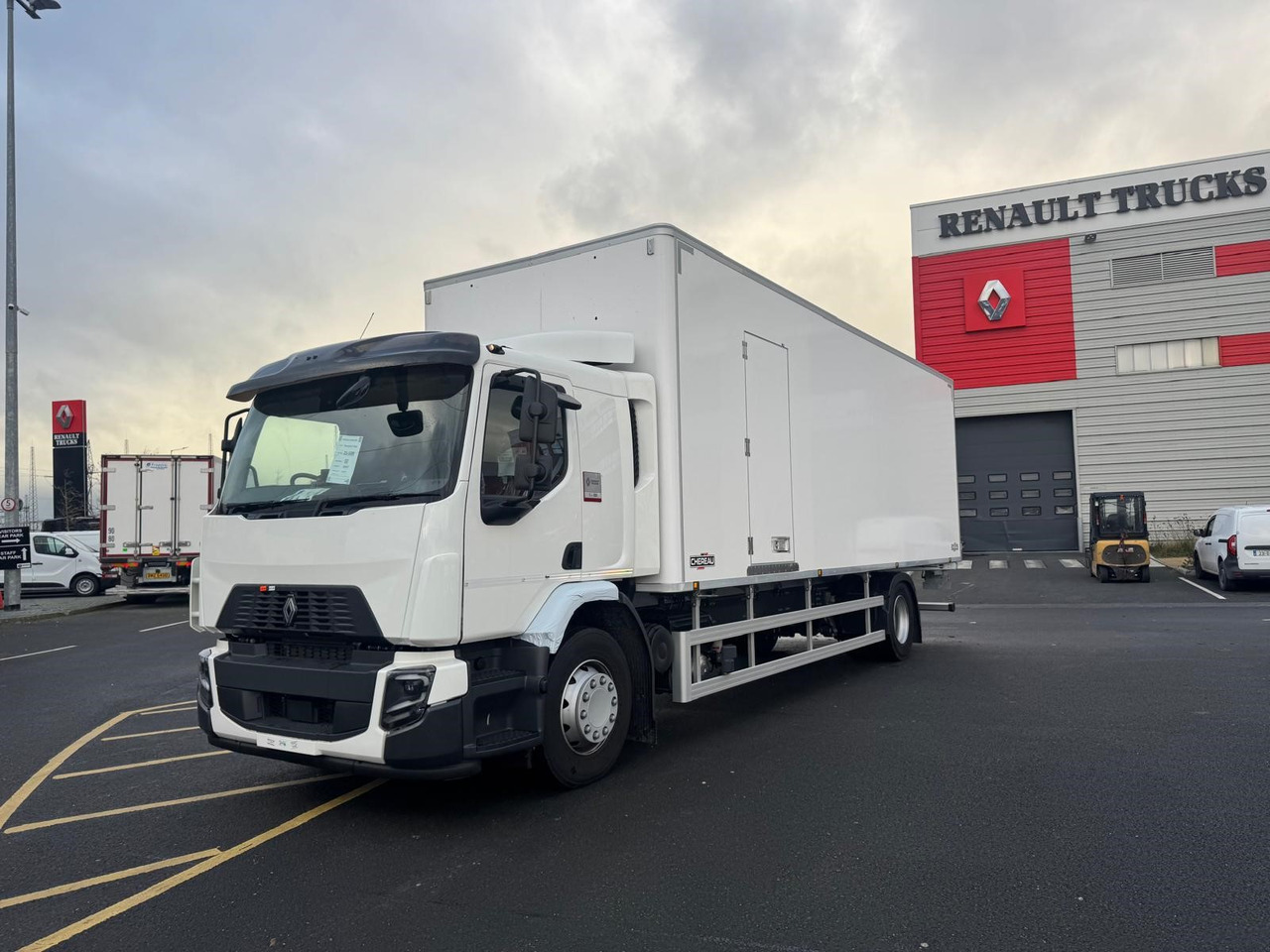 Renault Trucks D 18 Wide 4×2 with Chereau Body - Bakwagen: afbeelding 1 Renault Trucks D 18 Wide 4×2 with Chereau Body - Bakwagen: afbeelding 1