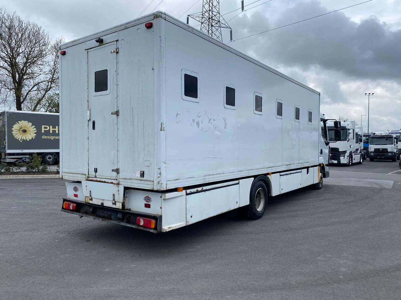 2011 Renault Midlum 180.18 Prison Truck - Vrachtwagen: afbeelding 5 2011 Renault Midlum 180.18 Prison Truck - Vrachtwagen: afbeelding 5