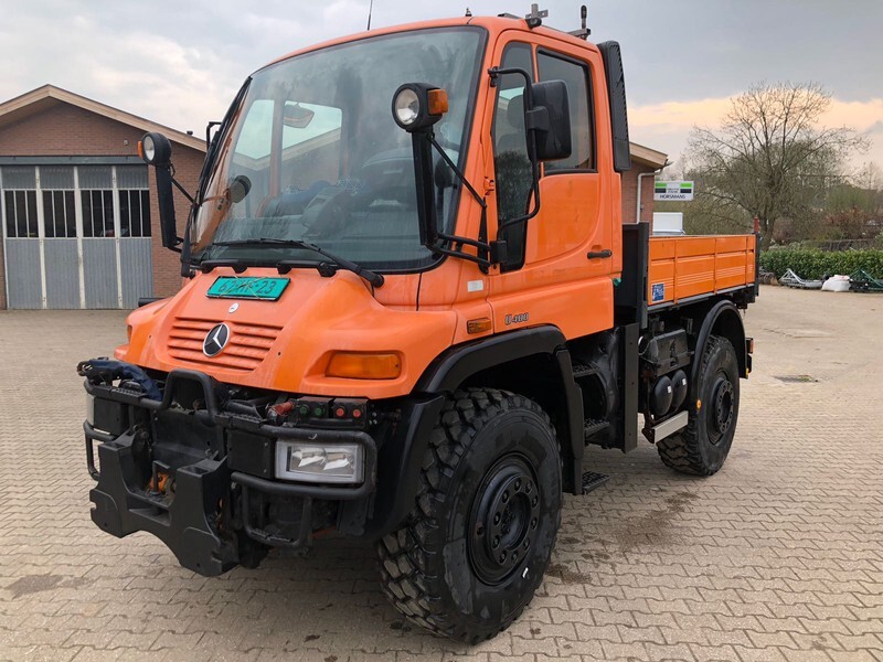 Mercedes-Benz Unimog U400 - Vrachtwagen met open laadbak, Gemeentelijke machine/ Speciaal: afbeelding 1 Mercedes-Benz Unimog U400 - Vrachtwagen met open laadbak, Gemeentelijke machine/ Speciaal: afbeelding 1