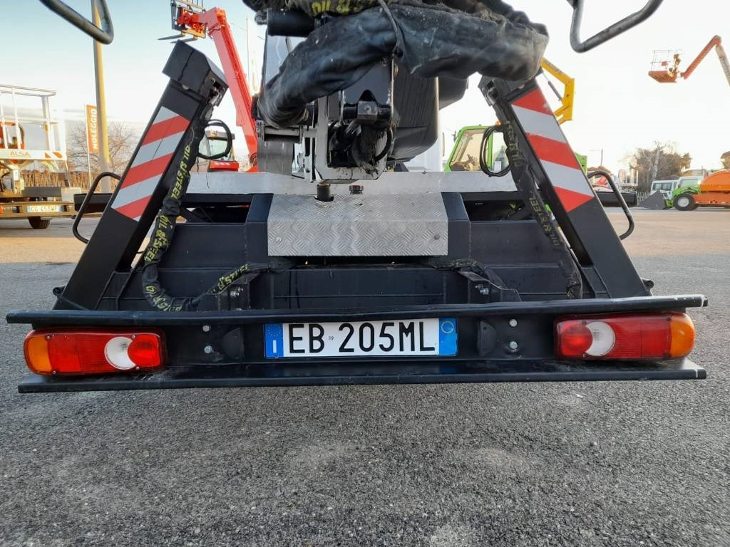 Oil & Steel 2112 - Vrachtwagen hoogwerker: afbeelding 3 Oil & Steel 2112 - Vrachtwagen hoogwerker: afbeelding 3
