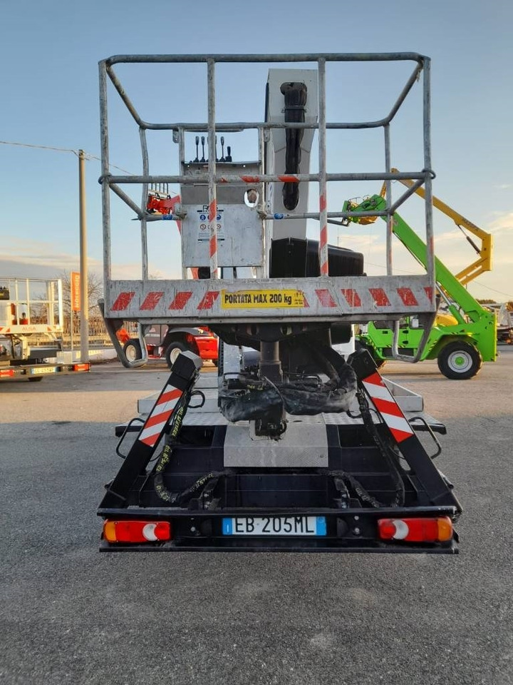Oil & Steel 2112 - Vrachtwagen hoogwerker: afbeelding 4 Oil & Steel 2112 - Vrachtwagen hoogwerker: afbeelding 4