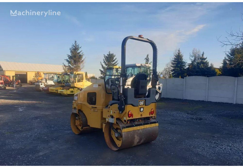 Caterpillar CB 24B road roller - Wals: afbeelding 4 Caterpillar CB 24B road roller - Wals: afbeelding 4