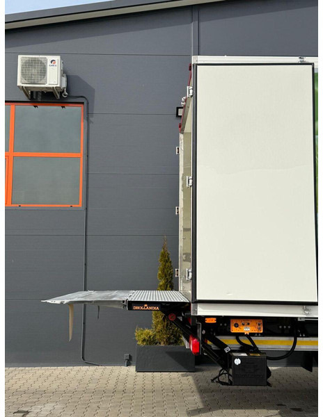 Koelwagen vrachtwagen DAF CF XF 75.360 // 6x2 // E5 // chłodnia 21 Epal // sypialk: afbeelding 13 Koelwagen vrachtwagen DAF CF XF 75.360 // 6x2 // E5 // chłodnia 21 Epal // sypialk: afbeelding 13