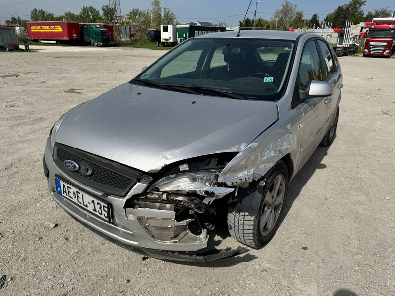 Ford Focus 1,6 i - Damaged Car - Hatchback: afbeelding 1 Ford Focus 1,6 i - Damaged Car - Hatchback: afbeelding 1