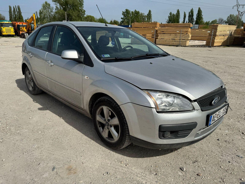 Ford Focus 1,6 i - Damaged Car - Hatchback: afbeelding 2 Ford Focus 1,6 i - Damaged Car - Hatchback: afbeelding 2