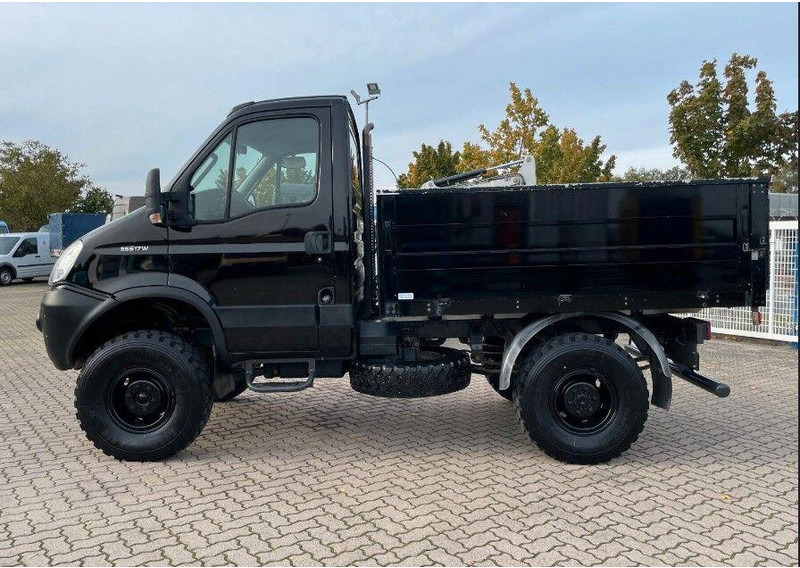 Iveco 35S17 W 4x4 Flatbed - Bestelwagen open laadbak: afbeelding 4 Iveco 35S17 W 4x4 Flatbed - Bestelwagen open laadbak: afbeelding 4