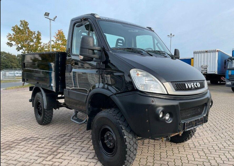 Iveco 35S17 W 4x4 Flatbed - Bestelwagen open laadbak: afbeelding 2 Iveco 35S17 W 4x4 Flatbed - Bestelwagen open laadbak: afbeelding 2