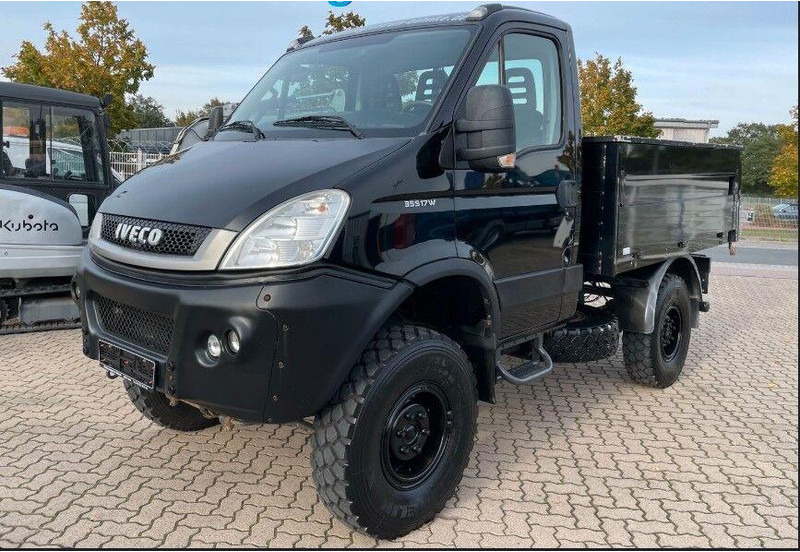 Iveco 35S17 W 4x4 Flatbed - Bestelwagen open laadbak: afbeelding 1 Iveco 35S17 W 4x4 Flatbed - Bestelwagen open laadbak: afbeelding 1