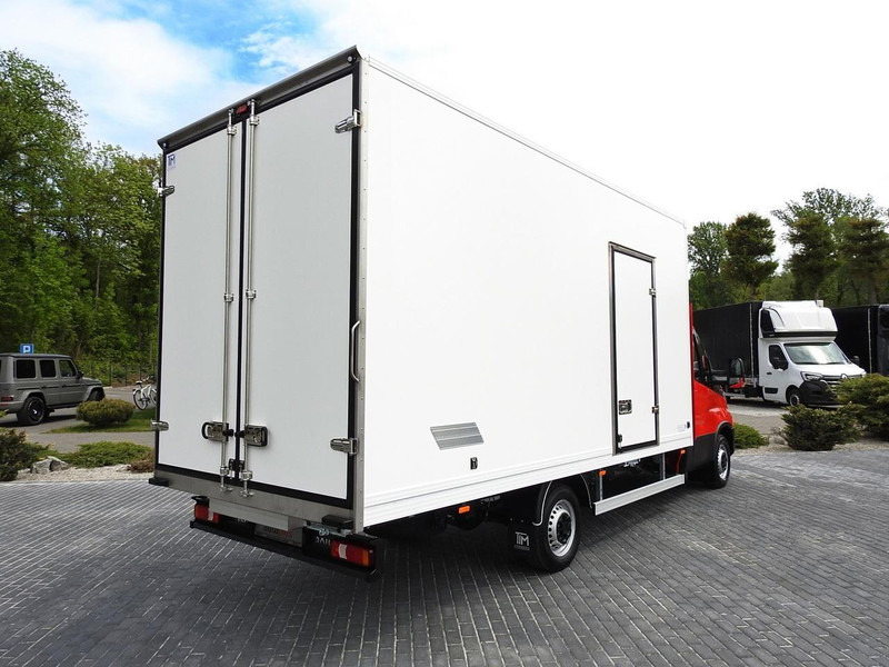 Iveco DAILY 35S18 NOWY KONTENER 10 PALET TEMPOMAT NAWIGACJA KLIMATYZAC - Bestelwagen gesloten laadbak: afbeelding 3 Iveco DAILY 35S18 NOWY KONTENER 10 PALET TEMPOMAT NAWIGACJA KLIMATYZAC - Bestelwagen gesloten laadbak: afbeelding 3