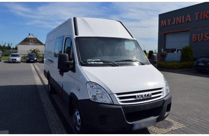 Iveco Daily 35C15 Furgon L4H3 Brygadówka 6-seater Doka Doubel Cabin - Minibus, Personenvervoer: afbeelding 1 Iveco Daily 35C15 Furgon L4H3 Brygadówka 6-seater Doka Doubel Cabin - Minibus, Personenvervoer: afbeelding 1