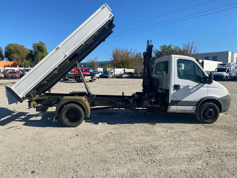Iveco Daily 65 C 18 - 3 sided Tipper + HIAB 033T Crane - Kipper bestelwagen: afbeelding 2 Iveco Daily 65 C 18 - 3 sided Tipper + HIAB 033T Crane - Kipper bestelwagen: afbeelding 2