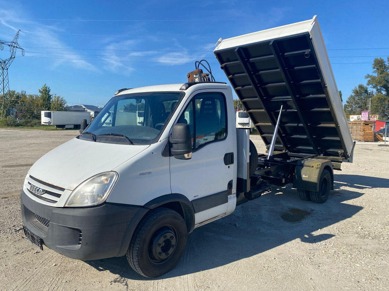 Iveco Daily 65 C 18 - 3 sided Tipper + HIAB 033T Crane - Kipper bestelwagen: afbeelding 1 Iveco Daily 65 C 18 - 3 sided Tipper + HIAB 033T Crane - Kipper bestelwagen: afbeelding 1