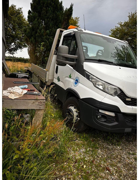 Iveco Daily 70C17 - Car transporter + crane - Autovrachtwagen vrachtwagen: afbeelding 2 Iveco Daily 70C17 - Car transporter + crane - Autovrachtwagen vrachtwagen: afbeelding 2
