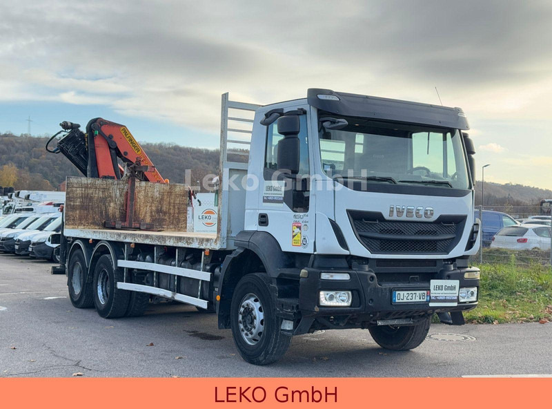 Iveco Trakker 450 Mit Kran( Palfinger PK 22002 .EH) - Vrachtwagen met open laadbak, Kraanwagen: afbeelding 1 Iveco Trakker 450 Mit Kran( Palfinger PK 22002 .EH) - Vrachtwagen met open laadbak, Kraanwagen: afbeelding 1