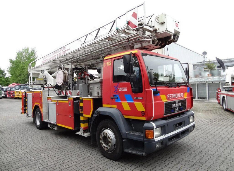 MAN 18.284 L2000 - Fire truck+ladder lift - Brandweerwagen: afbeelding 3 MAN 18.284 L2000 - Fire truck+ladder lift - Brandweerwagen: afbeelding 3
