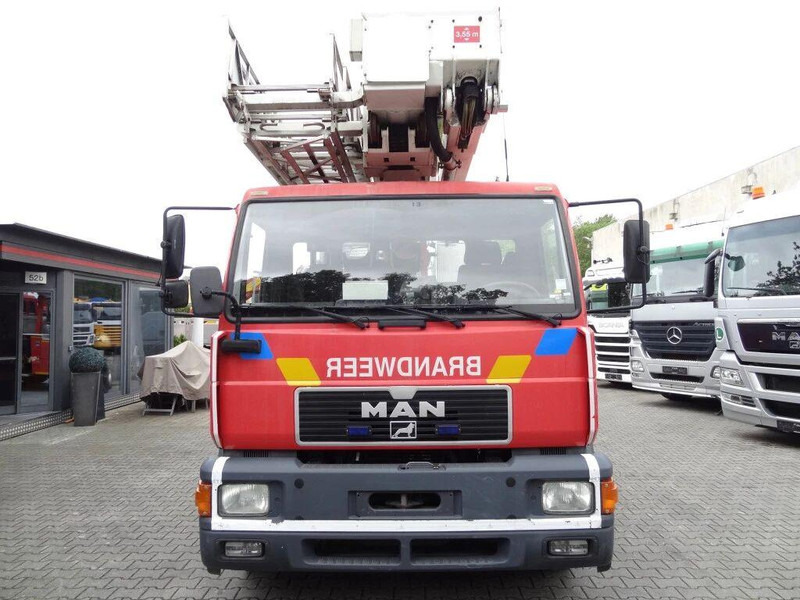 MAN 18.284 L2000 - Fire truck+ladder lift - Brandweerwagen: afbeelding 2 MAN 18.284 L2000 - Fire truck+ladder lift - Brandweerwagen: afbeelding 2