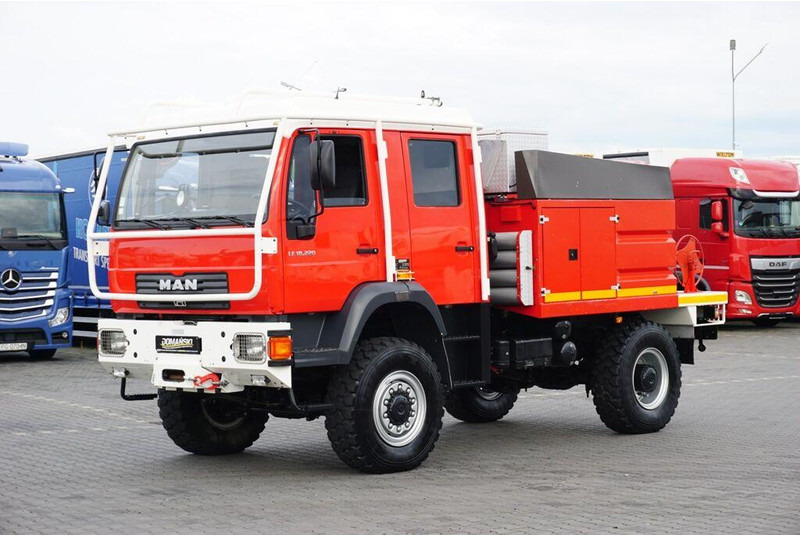 MAN / LE 220 / 4 X 4 / DOKA / STRAŻ POZARNA - Brandweerwagen: afbeelding 1 MAN / LE 220 / 4 X 4 / DOKA / STRAŻ POZARNA - Brandweerwagen: afbeelding 1