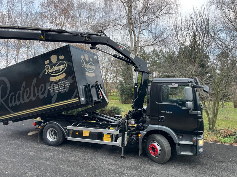 MAN TGM 15.250 Hoof lift + Crane - Haakarmsysteem vrachtwagen, Kraanwagen: afbeelding 1 MAN TGM 15.250 Hoof lift + Crane - Haakarmsysteem vrachtwagen, Kraanwagen: afbeelding 1