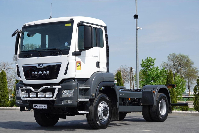 MAN TGS 18.420 / 4X4 / RAMA DŁ. 5,6 M / NAVI / DO ZABUDOWY / SPROWA - Chassis vrachtwagen: afbeelding 1 MAN TGS 18.420 / 4X4 / RAMA DŁ. 5,6 M / NAVI / DO ZABUDOWY / SPROWA - Chassis vrachtwagen: afbeelding 1