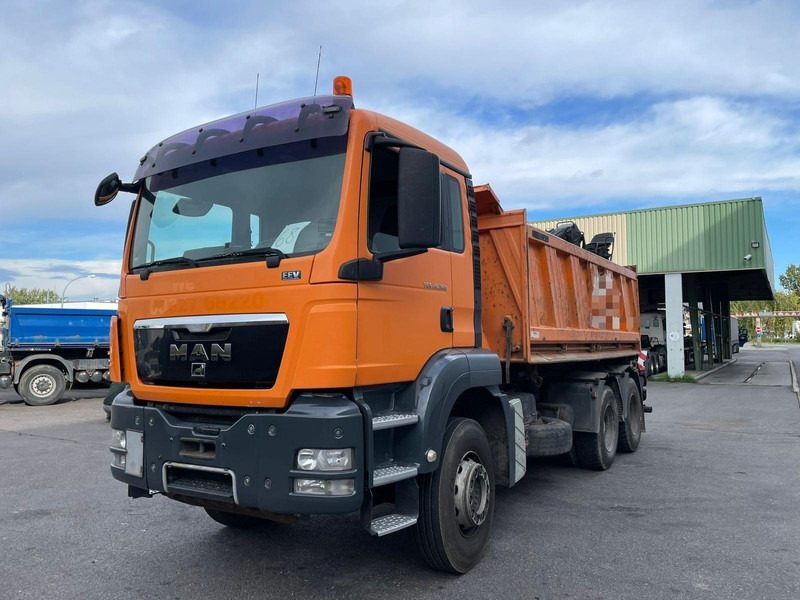 MAN TGS 26.360 Tipper + Crane Jonsered J 1090 - Kipper vrachtwagen, Kraanwagen: afbeelding 1 MAN TGS 26.360 Tipper + Crane Jonsered J 1090 - Kipper vrachtwagen, Kraanwagen: afbeelding 1
