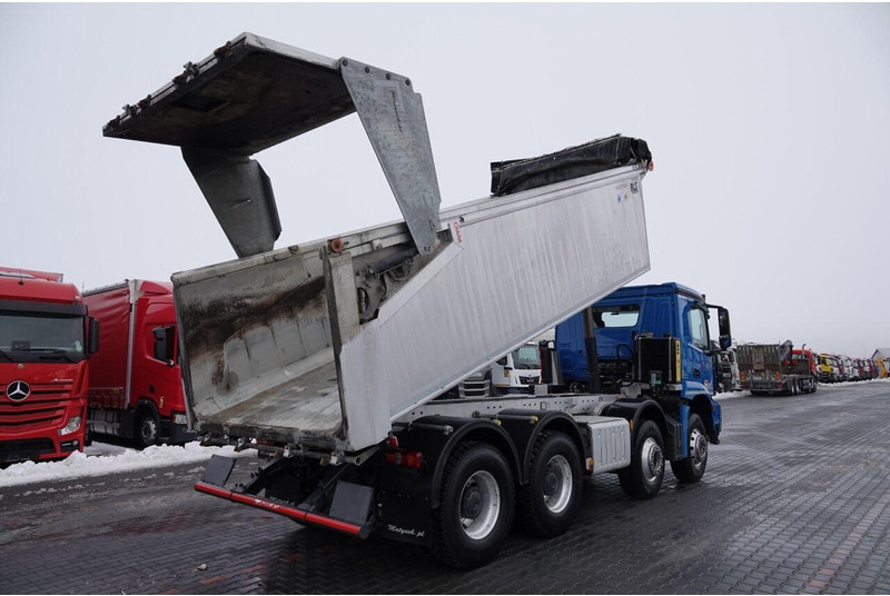 Mercedes-Benz AROCS 3243 / 8x4 / WYWROTKA 20m3 / TYLNOZSYP / EURO 6 / OPONY 10 - Kipper vrachtwagen: afbeelding 4 Mercedes-Benz AROCS 3243 / 8x4 / WYWROTKA 20m3 / TYLNOZSYP / EURO 6 / OPONY 10 - Kipper vrachtwagen: afbeelding 4