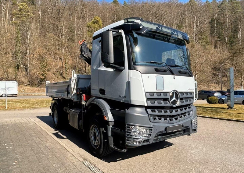 Mercedes-Benz Arocs 1840 - 3 way tipper truck + crane - Kipper vrachtwagen, Kraanwagen: afbeelding 2 Mercedes-Benz Arocs 1840 - 3 way tipper truck + crane - Kipper vrachtwagen, Kraanwagen: afbeelding 2
