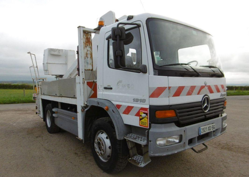 Mercedes-Benz Atego 1318 Nacelle - Lifting basket truck - Vrachtwagen hoogwerker: afbeelding 2 Mercedes-Benz Atego 1318 Nacelle - Lifting basket truck - Vrachtwagen hoogwerker: afbeelding 2
